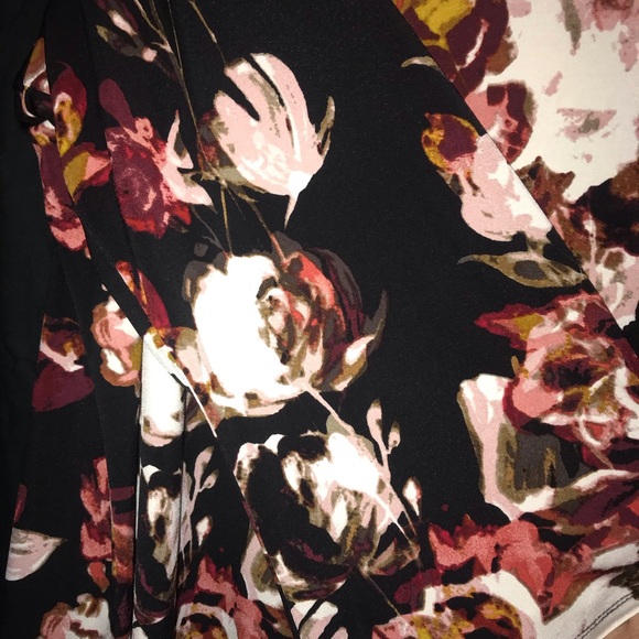 Avenue Gorgeous bell sleeved top - Picture 3 of 3